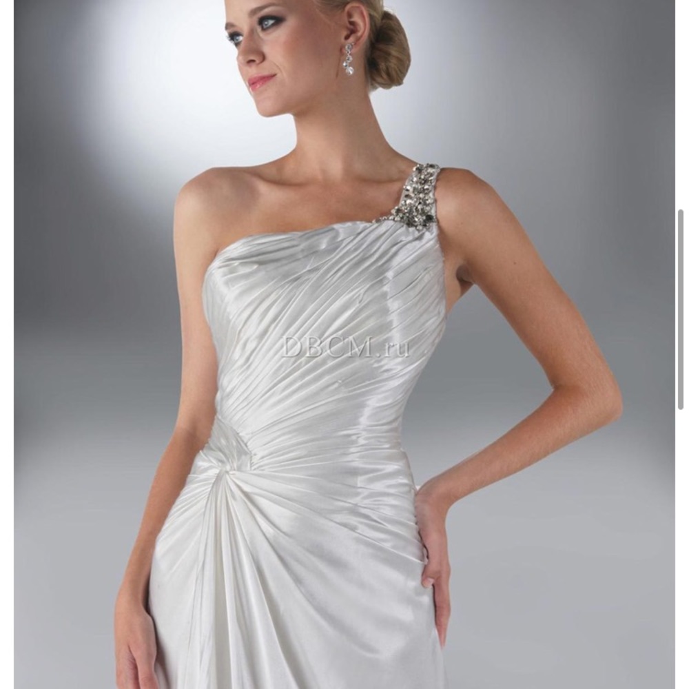 DaVinci Wedding Dress. Size 14. Never worn- from 2015 collection